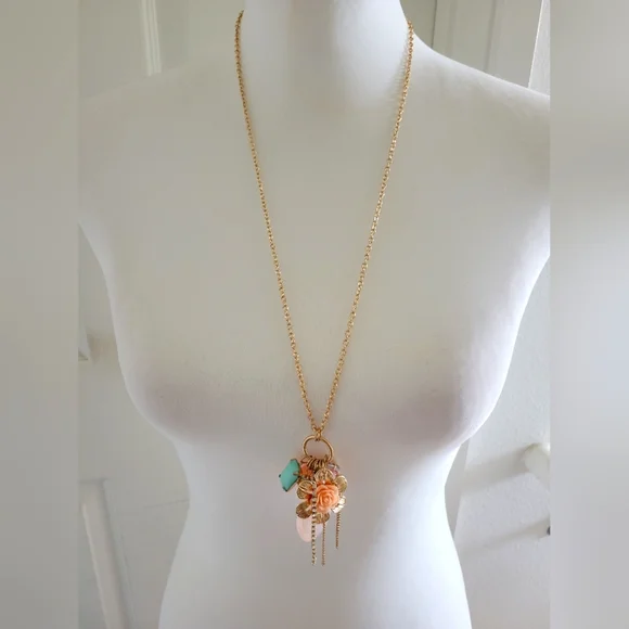 ✨️HP✨️NWT Long Elegant Gold/Pink Floral Crystal Stone Charm Statement Necklace - Picture 8 of 11